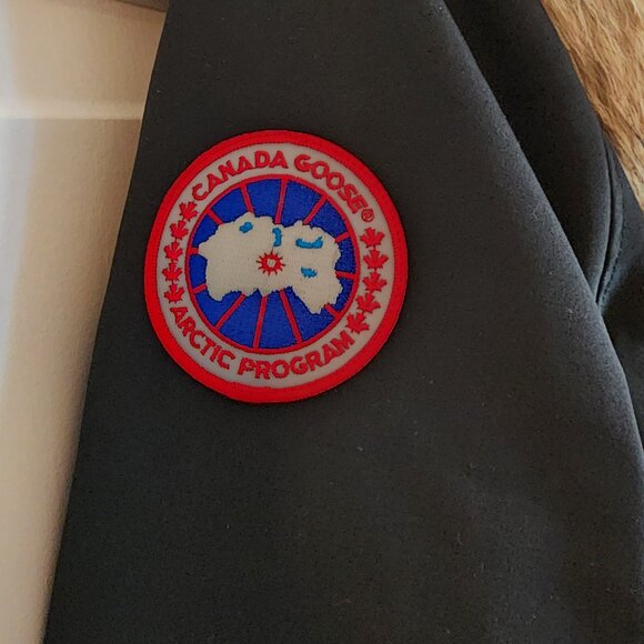 Canada Goose Kensington Parka - Picture 5 of 15